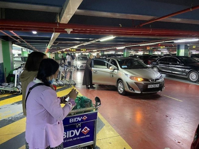 3 góp ý về cách đón tiễn ở sân bay Tân Sơn Nhất