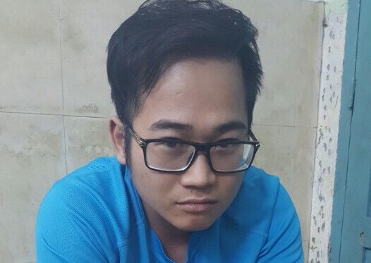 Nghi ngờ hải quan dỏm, một phụ nữ nhờ 'hiệp sĩ' ra tay