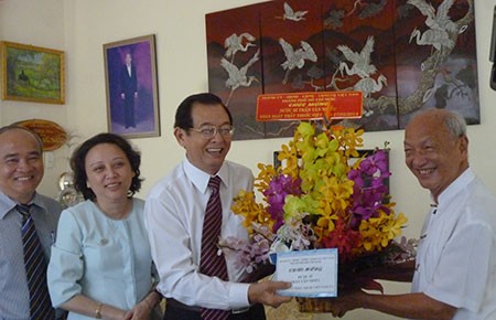 Thăm hỏi y, bác sĩ nhân ngày Thầy thuốc Việt Nam