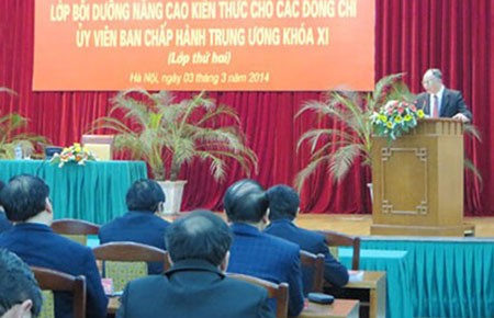 Khai giảng lớp bồi dưỡng cho các ủy viên BCH Trung ương