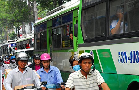 Ghi hình phạt nguội xe buýt chạy ẩu