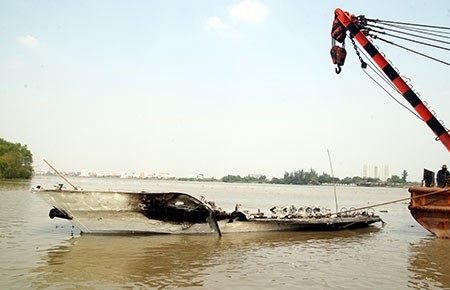 Lơ lửng số phận tàu cánh ngầm