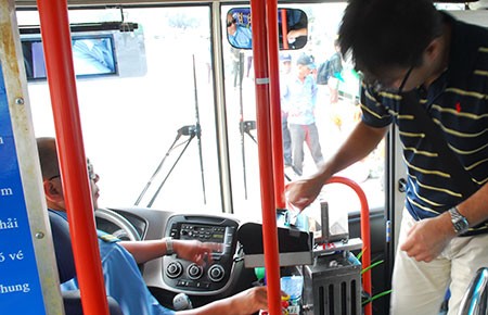 Đánh vật với xe buýt thông minh
