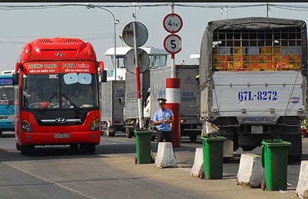 Trước 30-4, kiểm tra ma túy tài xế xe tải, taxi, buýt…