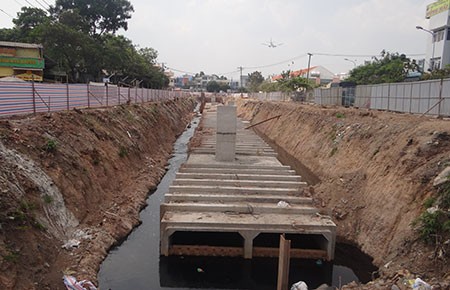 Cứ ô nhiễm là bít kênh, rạch