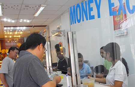 Đổi đô, bán vàng miếng không đúng chỗ: Nếu bị bắt là mất hết!