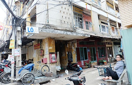 Chung cư xuống cấp nhưng chưa thể xây mới