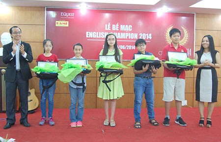 Trao giải cho các nhà vô địch English Champion 2014