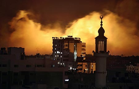 Dải Gaza chìm trong biển lửa