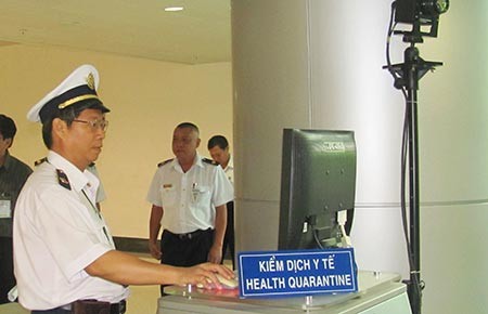 TP.HCM phòng, chống dịch Ebola: Đo thân nhiệt hành khách 24/24 giờ