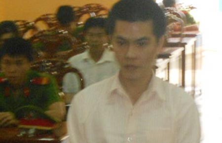 Cho bạn ngủ chung giường với vợ rồi ghen và giết người