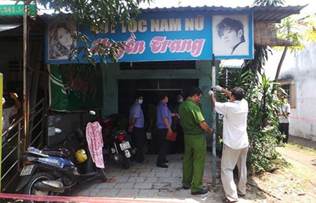 Cháy tiệm hớt tóc, hai người thương vong