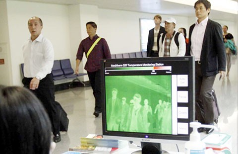 Tăng cường giám sát người nhập cảnh nghi nhiễm Ebola
