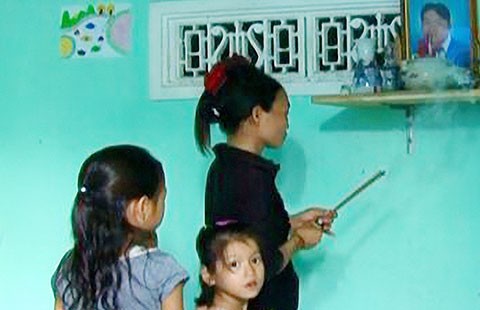 Công an tận tình giúp mẹ con đoàn tụ