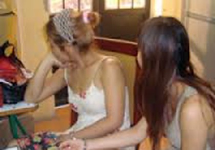 Giải cứu hai nữ sinh lớp 8 bị lừa vào cà phê massage