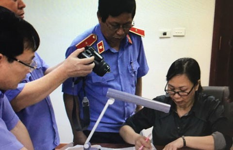 ‘Lừa’ tòa án đẩy con nợ vào tù