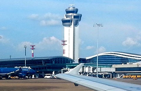 Sân bay Tân Sơn Nhất mất điện do con người!