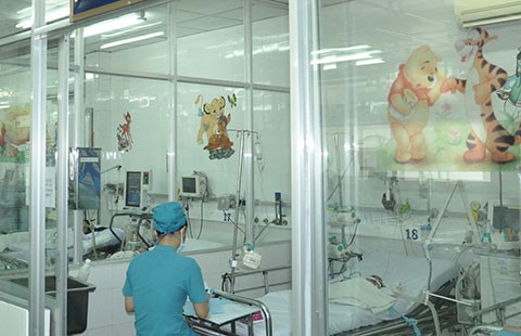 Vụ 2 trẻ nghi bị tiêm thuốc độc: Người mẹ xin về nhà chờ chết
