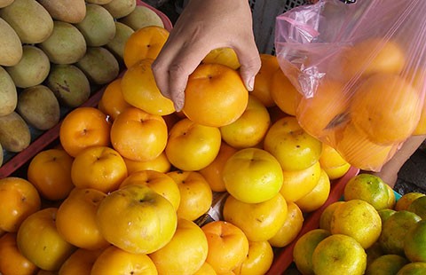 Ăn hồng giòn, vì sao lại tắc ruột