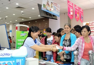 Cận tết, siêu thị mở cửa sớm và đóng cửa trễ đến hai tiếng