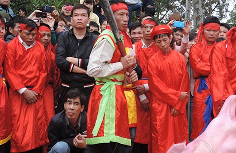 Lễ hội chém lợn: Hủ tục lạc hậu, phải dẹp bỏ!