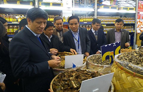 Thực phẩm bẩn vào siêu thị