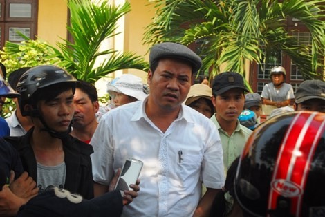 Không được thông báo sớm, phụ huynh phản đối sáp nhập trường