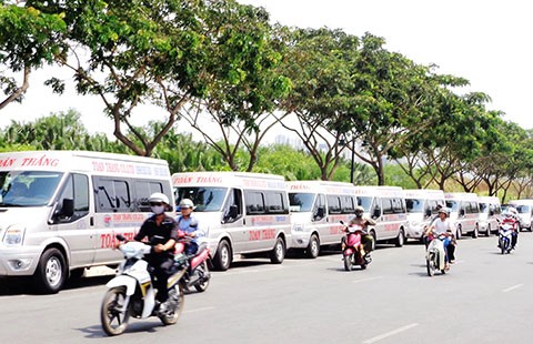 Xe ‘dù’ náo loạn nội ô TP.HCM