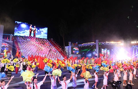 Ca nhạc, pháo hoa mừng Đất nước trọn niềm vui