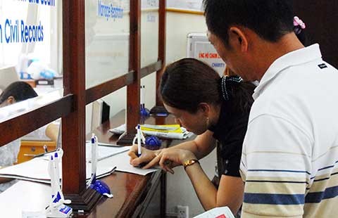 Nghi kết hôn để ‘đổi đời’, vẫn khó từ chối