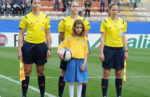 Khi trọng tài nữ điều hành World Cup nữ