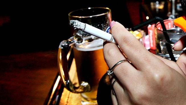 Rượu, thuốc lá làm teo não, mất trí nhớ