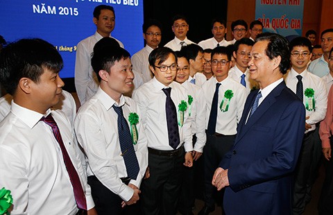 Thủ tướng gặp mặt 70 nhà khoa học trẻ tiêu biểu năm 2015