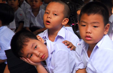 Trẻ em không nhìn thấy mặt trời, vì sao?