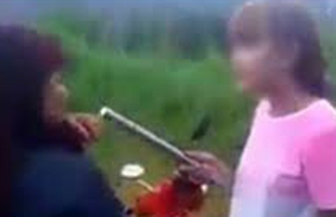 Phạt ‘nữ sinh dùng tuýp sắt đánh bạn’
