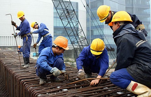 Gượng đứng lên từ bên bờ vực thẳm nhờ cổ phần hóa