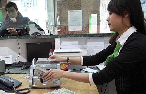Người Việt có mang đôla sang Lào gửi?