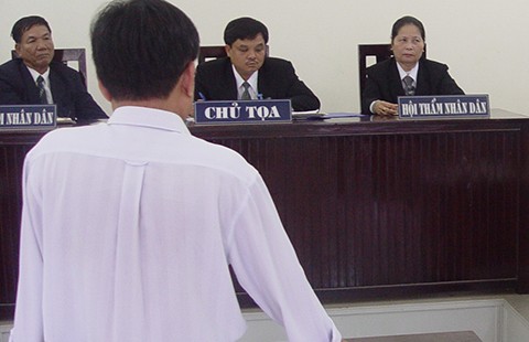 Có nên giấu tên đương sự trong án lệ?