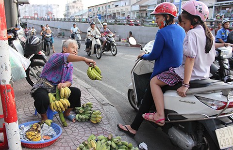 ‘Không phải nghèo là chôn danh dự’