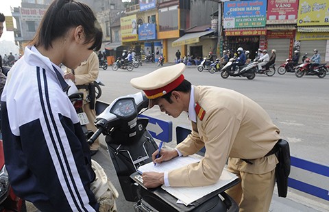 Học sinh vi phạm giao thông không bị thôi học
