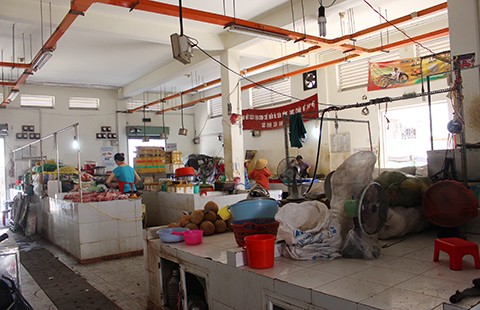 Chợ tự phát lấn át chợ Văn Thánh