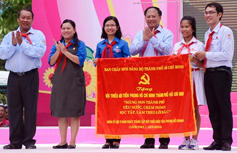Hàng ngàn thiếu nhi TP.HCM dự lễ 75 năm thành lập Đội