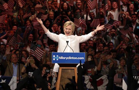 ‘Ứng viên lịch sử’ Hillary Clinton sẽ làm gì cho nước Mỹ?