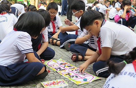 Cấm dạy thêm dịp hè, vui và...lo