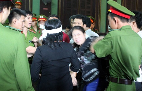 ‘Quậy’ tòa, bị xử ra sao?