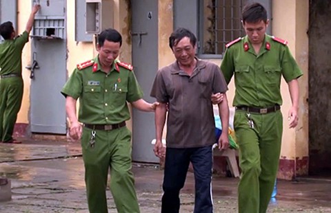 Hành trình bỏ trốn của kẻ cướp có súng AK