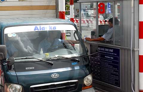 Trạm thu phí giao thông ra sức ‘móc túi’ dân