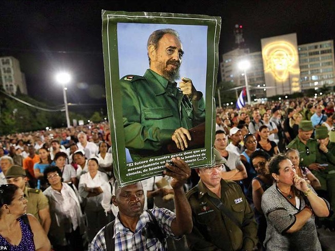 Tiễn đưa di hài lãnh tụ Fidel Castro về Santiago deCuba