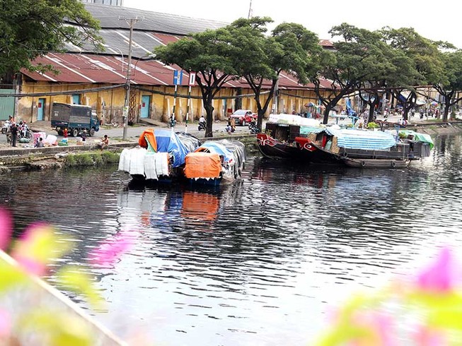 Đặt hàng kiến trúc sư bảo tồn nhà ven kênh
