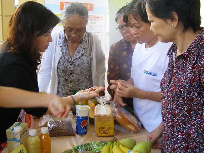Ăn uống ngày Tết: 3 lưu ý, 4 điều tránh